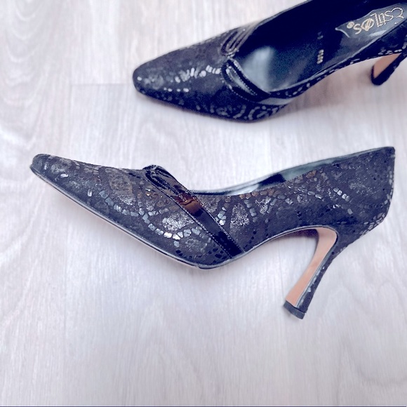 ESTILOS Black Suede and Patent Leather Textured Pumps . - Picture 5 of 7